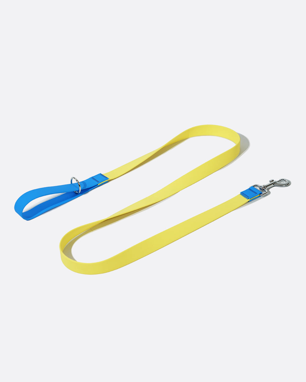 This leash is perfect for sunny adventures with your furry friend. Its waterproof PVC material ensures durability and easy maintenance, making it ideal for beach strolls or park outings