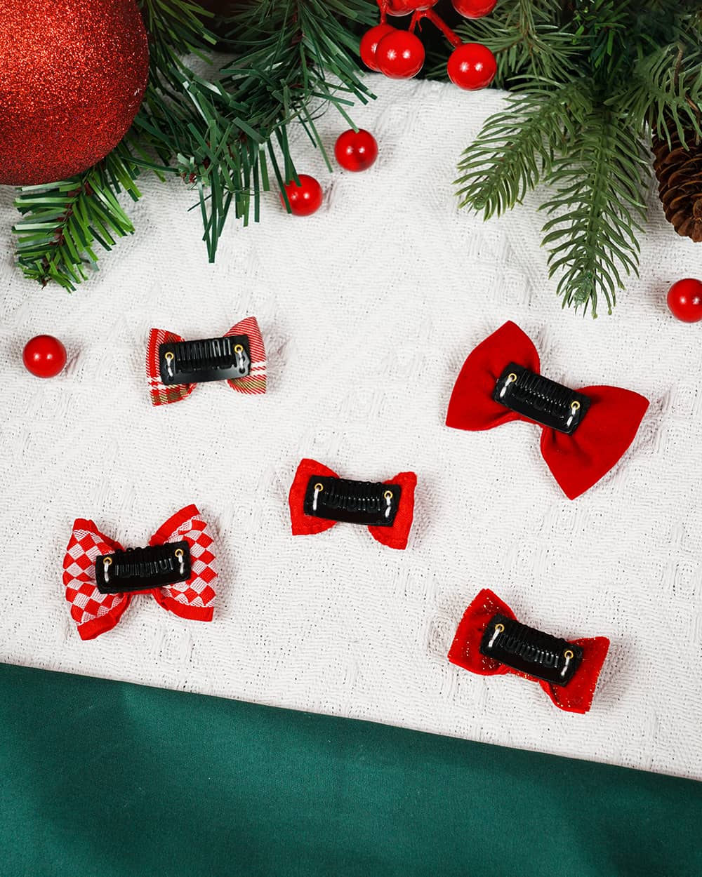 The back of each dog hairpin features a safe snap closure, with no sharp parts that could hurt your pup’s skin, ensuring easy use and a secure fit, Ideal Christmas accessory for the dogs