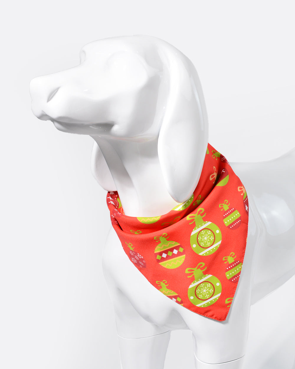 This Christmas reversible dog bandana suit is for Medium or Large dogs, such as Golden retrievers, Labradors, Samoyed, Border Collies, etc. It can be adjusted to fit different dogs.